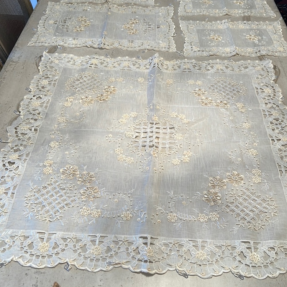Beaded table cloth set 5 pieces